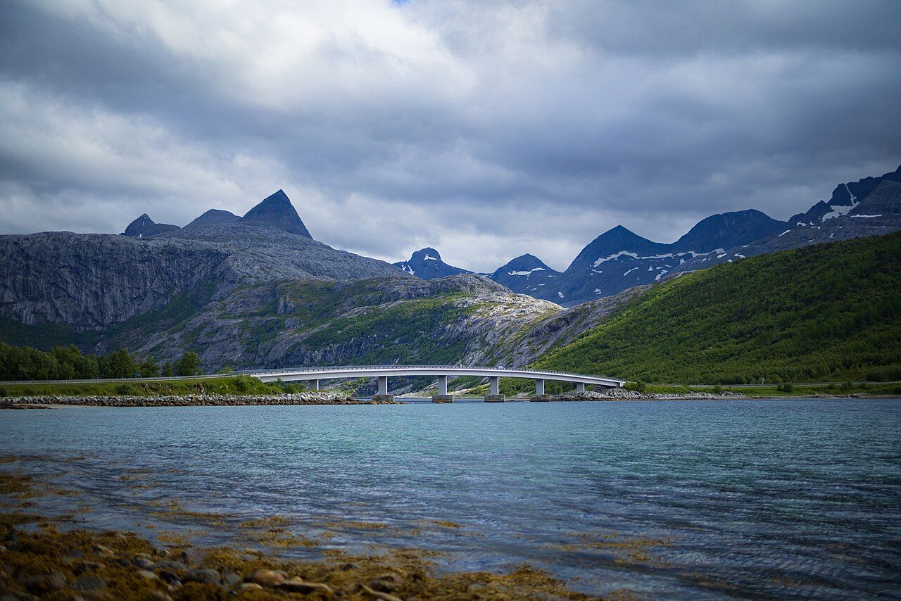 Åselistraumen bridge on the coastal road, with jagged peaks behind